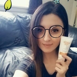 Meet your Posher, Alexandra